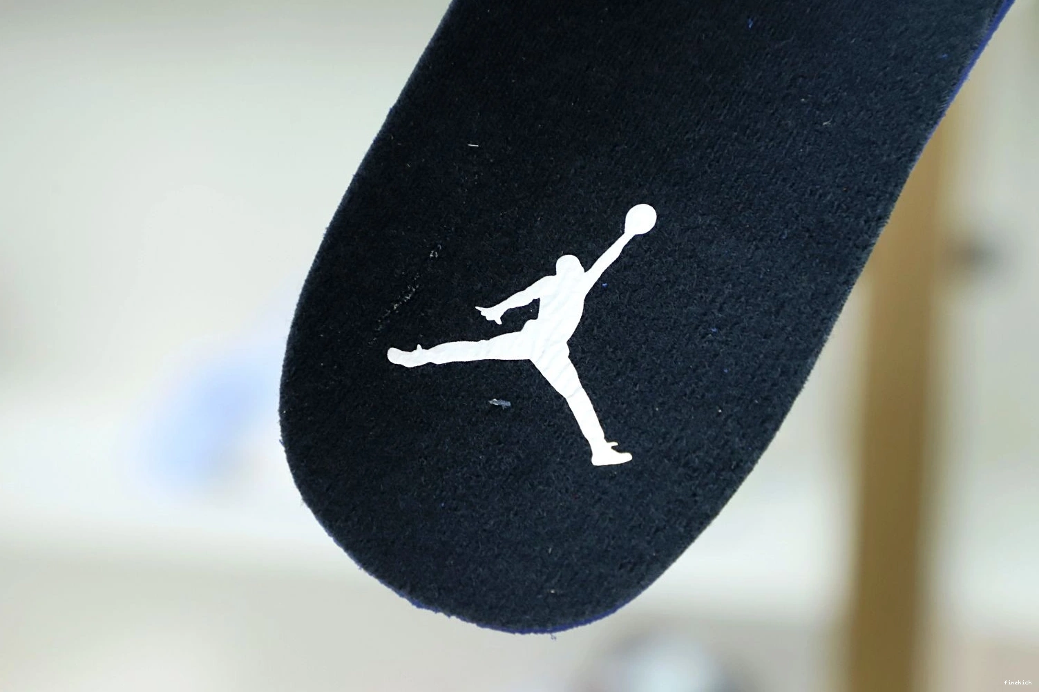 4 RETRO JORDAN 'RED THUNDER' AIR 1115